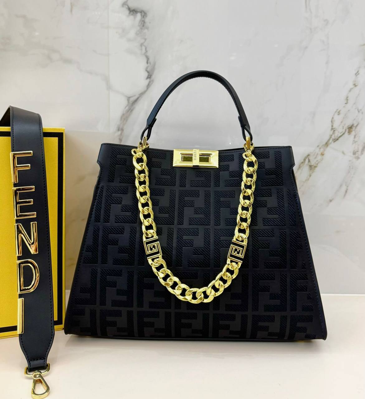 FENDI 
COPY ONE NEW CAME 
170 dhs💓

Zain39
♥️♥️♥️