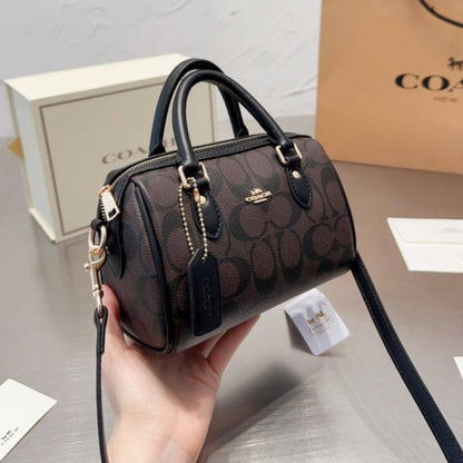 Coach
19cm 
85 dhs🪙💕

With Box
🎁🎁🎁

Zain50
♥️♥️♥️
