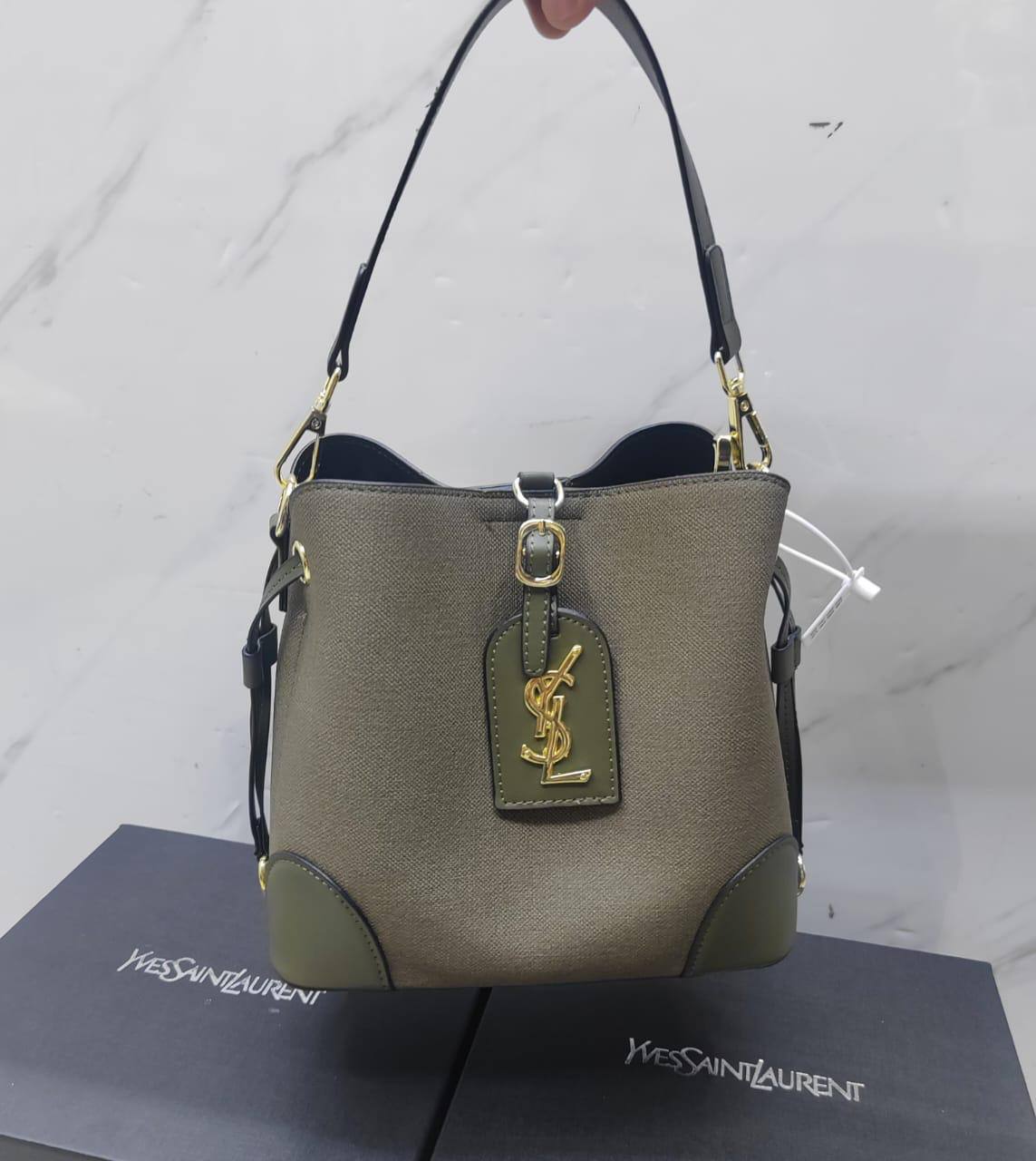 Bags

withbox 
🎁🎁🎁

110 dhs✅

Zain143
♥️♥️♥️