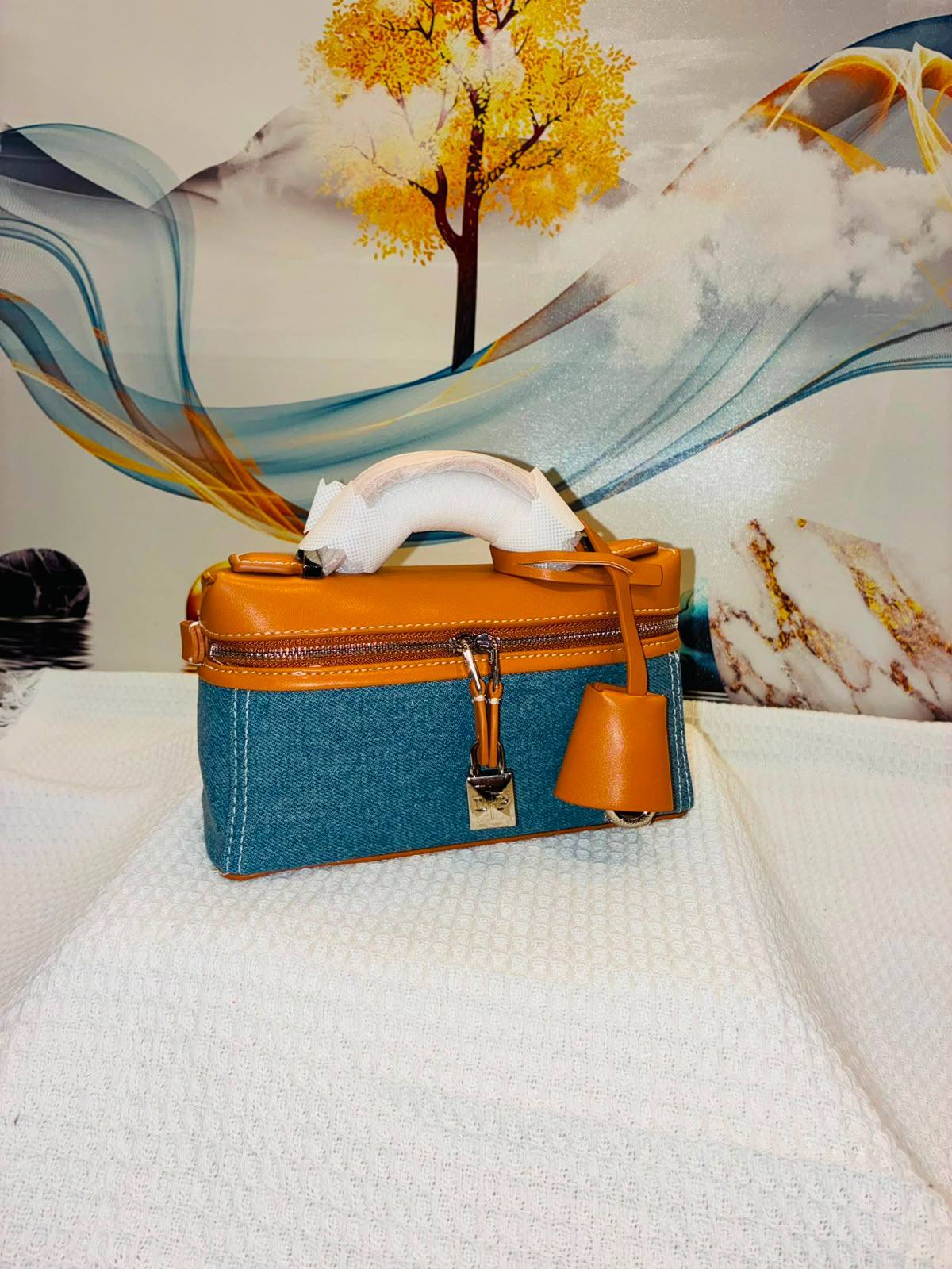 LORO PIANA

Best quality 
with box
100 dhs🇦🇪🇦🇪

size 19CM

Zain290
♥️♥️♥️