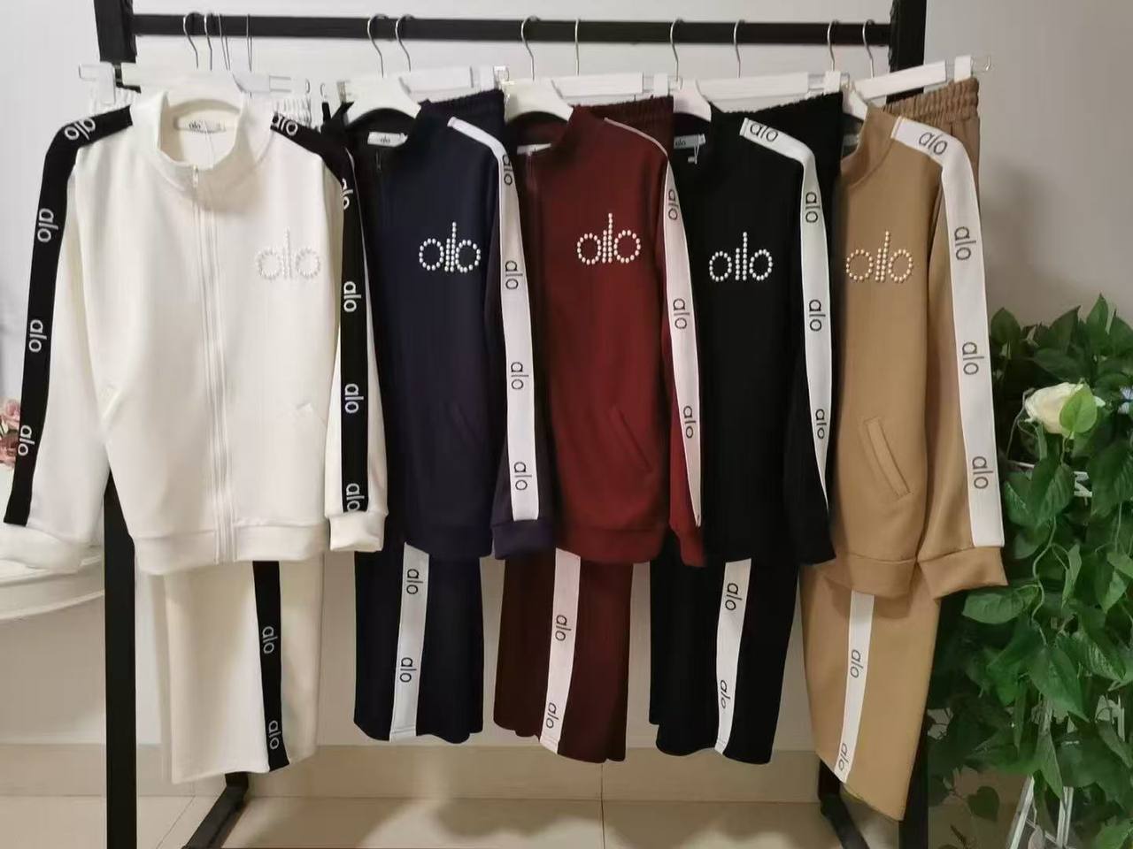 120 dhs

Zain140
♥️♥️♥️