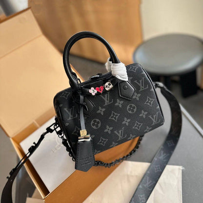 LV
115 dhs🇦🇪
Good-quality 

with box
🎁🎁🎁

Zain35
♥️♥️♥️
