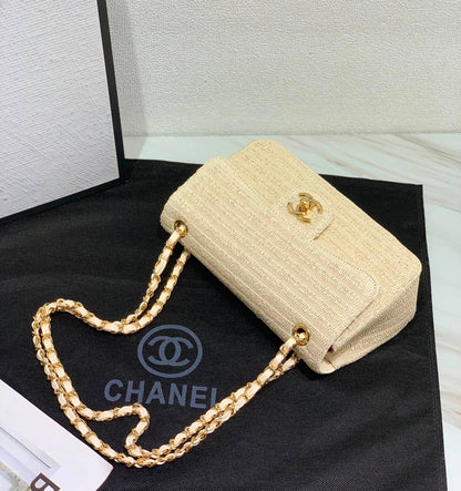 CHANEL 
 GOOD QUALITY 
WITH BOX 
130 dhs✅

Zain295
♥️♥️♥️