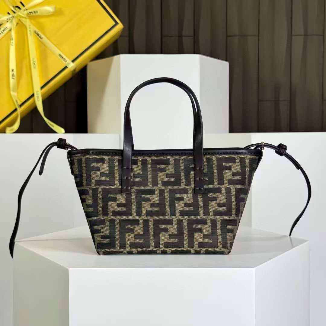 Fendi

270 dhs🇦🇪🇦🇪🇦🇪

Zain10
♥️♥️♥️