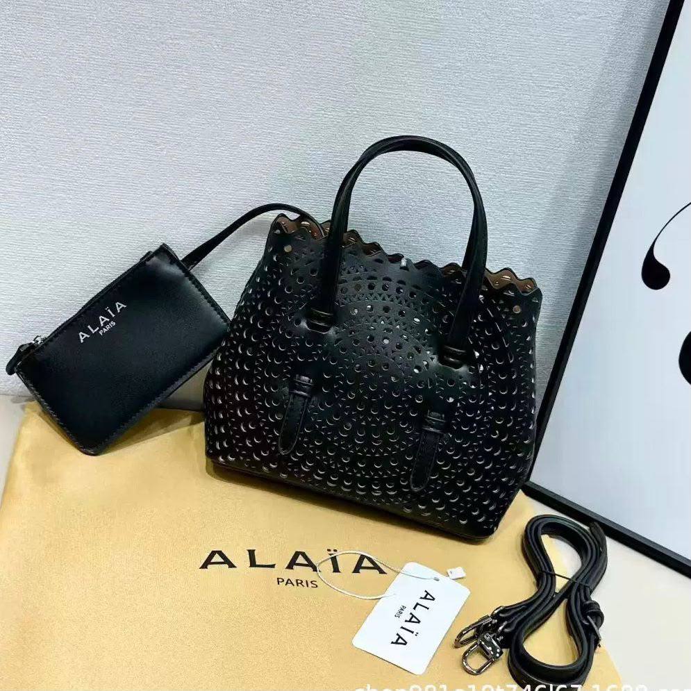 ALAIA 

NEW CAME 

GOOD QUALITY 
100 dhs🇦🇪🇦🇪

Zain295
♥️♥️♥️