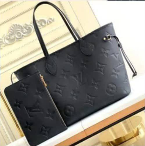 LV
with box
100 dhs✅

Zain219
♥️♥️♥️