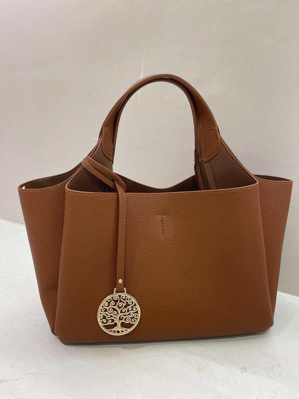 Malbery

120 dhs✅
Size 30cm

Zain161
♥️♥️♥️