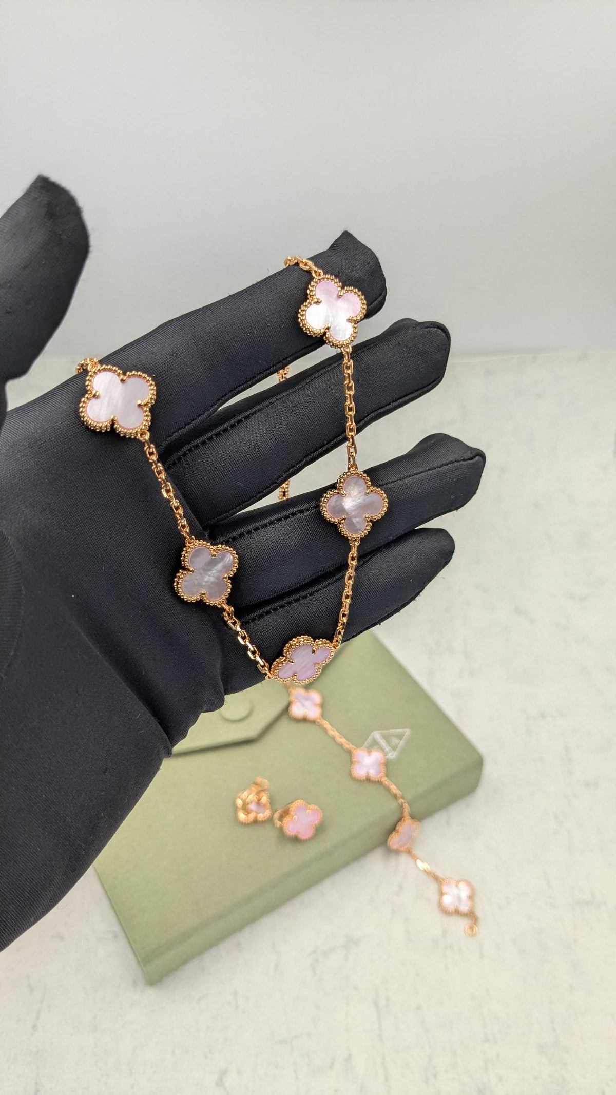 Van Cleef

Master Quality
Pink with Rosegold
Necklace, Earrings & Bracelet


280 dhs🇦🇪 with Normal Box 🎁
300 dhs🇦🇪 with Good Box 🎁345 dhs🇦🇪 with Master Box 🎁

Zain210
♥️♥️♥️