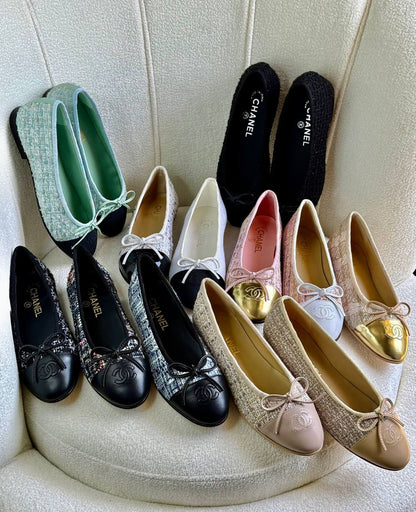 Chanel
Super *AAA* *+* Quality 💯 
With original packing🎁🎁
SIZE:36and42
450 dhs🖤

Zain309
♥️♥️♥️