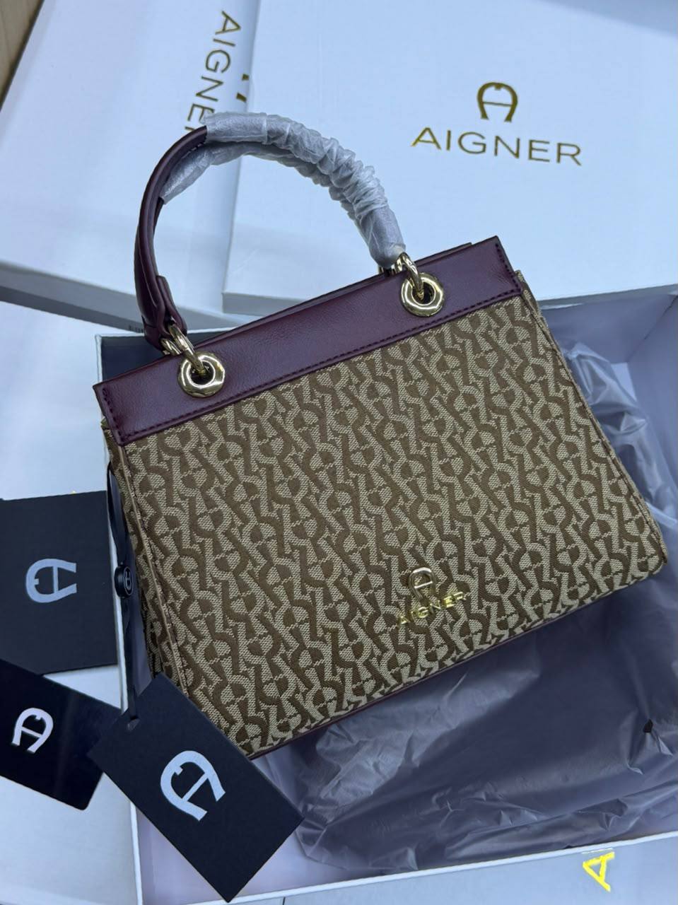 AIGNER 
Class A quality 
with box 
140 dhs💓

Zain175
♥️♥️♥️