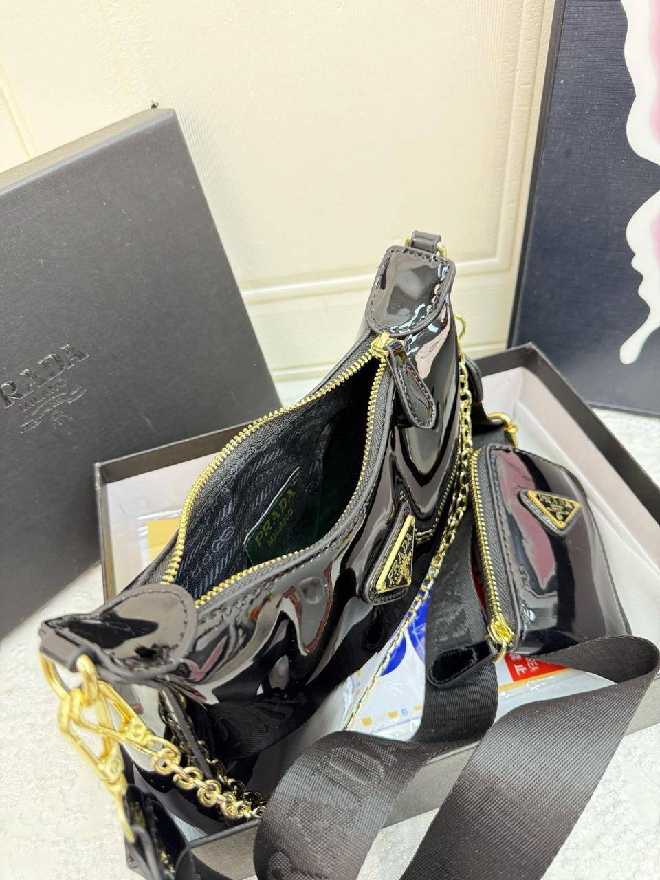 Prada
24 cm 
with box 
🎁🎁🎁

85 dhs💓

Zain17
♥️♥️♥️