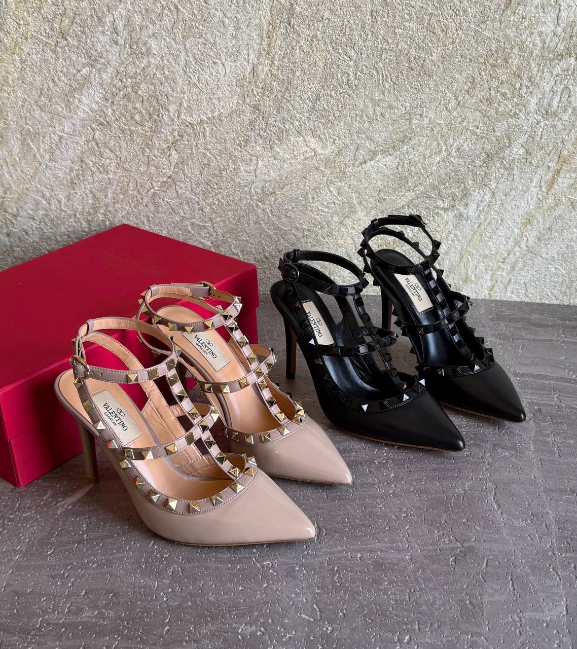 VALENTINO
SuperMaster Quality 💯
450 dhs🇦🇪🇦🇪
Size: 36-41💥

Zain171
♥️♥️♥️
