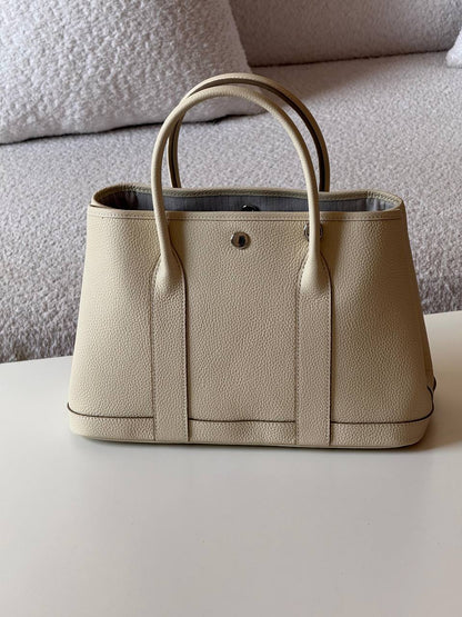 Hermes Gardenparty 30cm💕master quality😍

with box
🎁🎁🎁

380 dhs🪙💚

Zain52
♥️♥️♥️