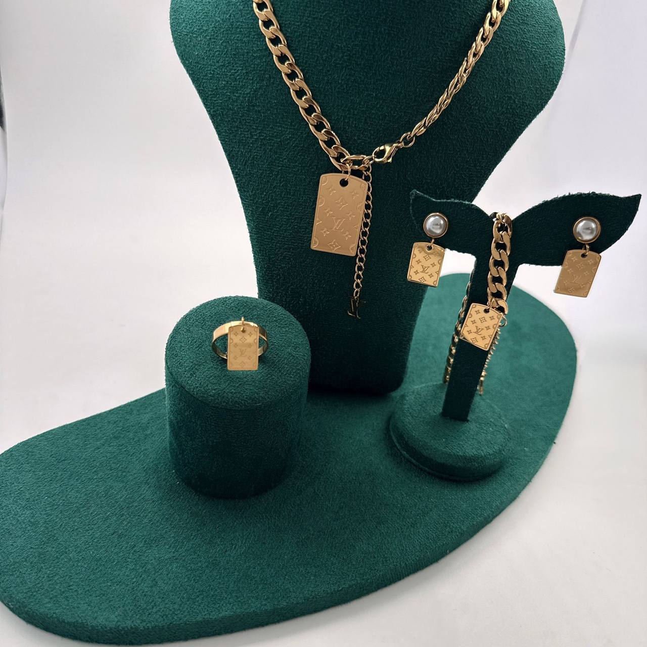 one Set Accessories
50 dhs🇦🇪

Zain45
♥️♥️♥️