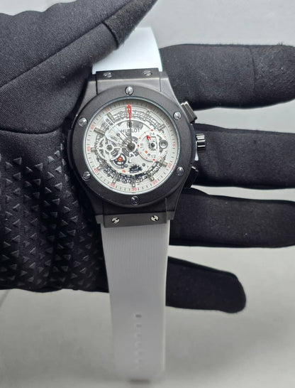 Hublot Men
*Chronograph working*
90 dhs🪙💕

Zain29
♥️♥️♥️