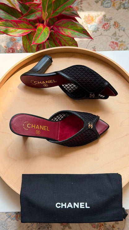 CHANEL
Available  🤩
Master quality 
Size: 36 to 41

420DHS🇦🇪🇦🇪

Zain318
♥️♥️♥️