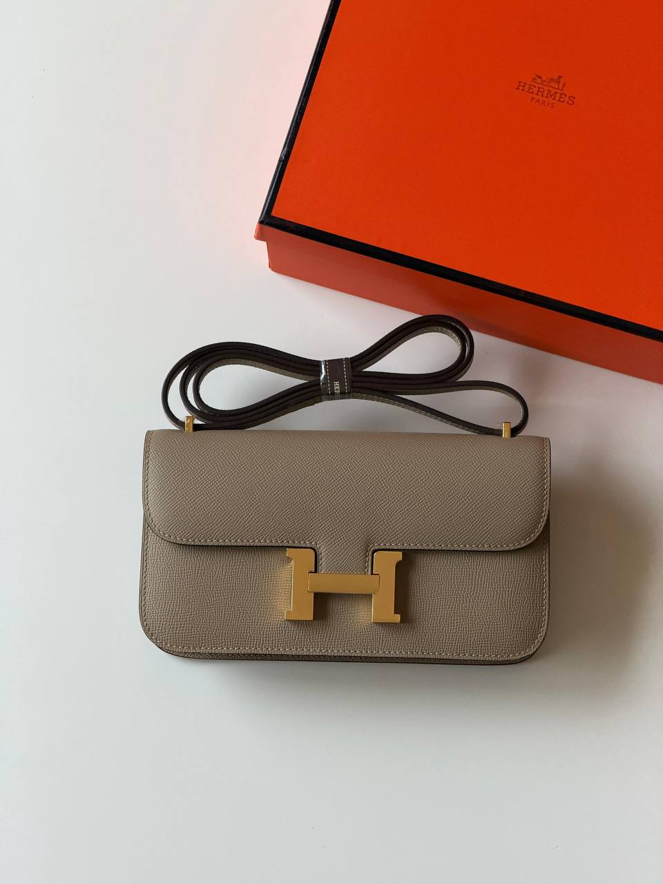 Hermes
constance 23cm 
super Master quality ✅with box📦
480 dhs✅

Zain51
♥️♥️♥️