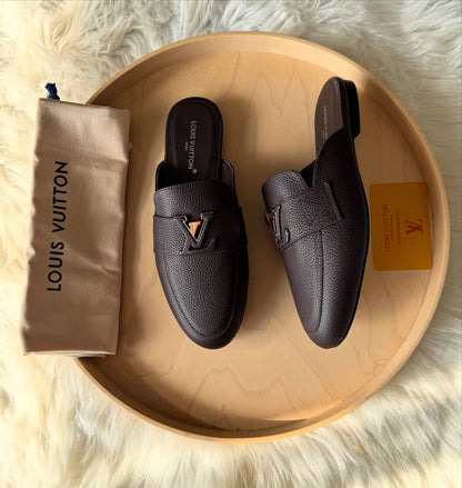 LV
Available🤩
Master quality 
Size: 36 to 41
450 dhs💓

Zain318
♥️♥️♥️