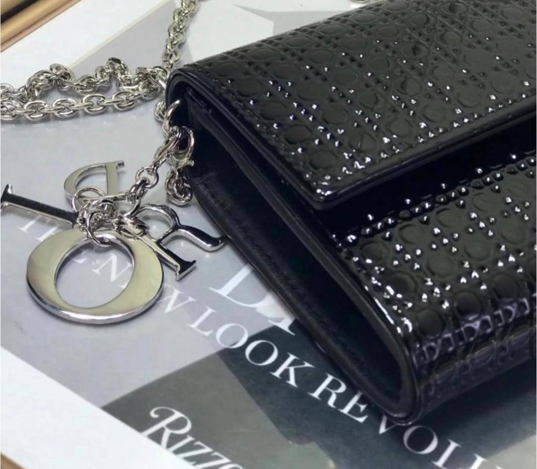 Dior
95 dhs❣️ 
high quality 

With box
🎁🎁🎁

Zain26
♥️♥️♥️