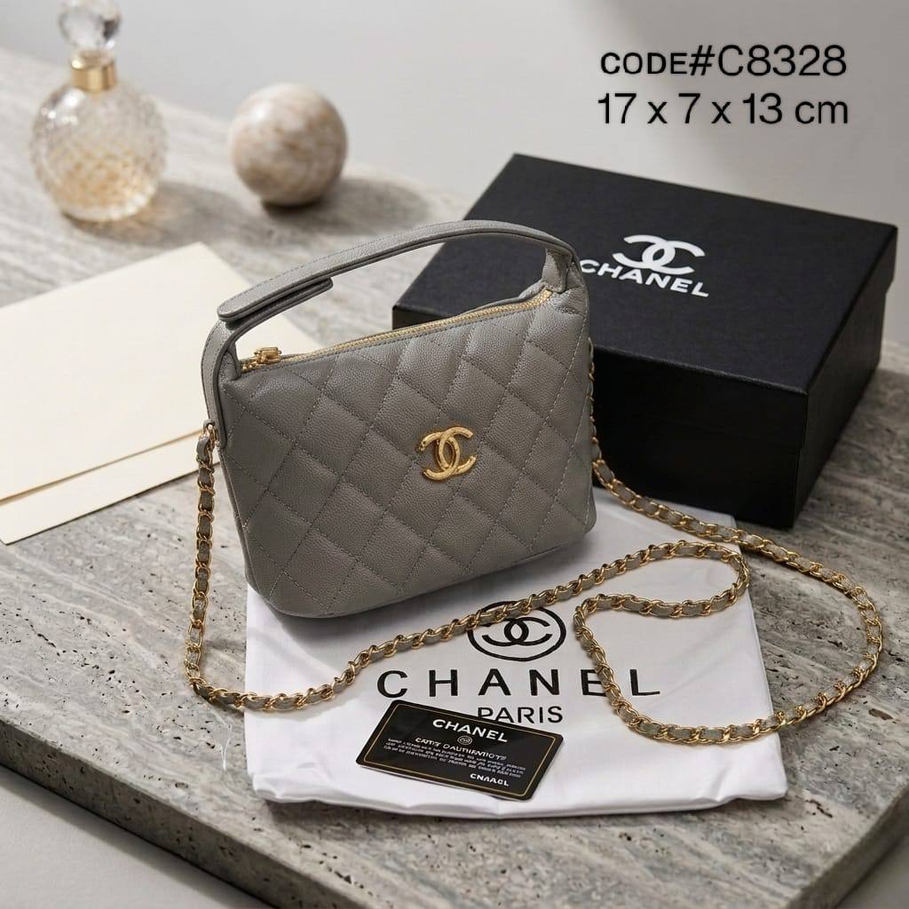 CHANEL ᴍɪɴɪ ʜᴏʙᴏ
ᴄᴀᴠɪᴀʀ ʟᴇᴀᴛʜᴇʀ ᴍᴀᴛᴇʀɪᴀʟ
ᴅᴇᴛᴀᴄʜᴀʙʟᴇ ᴛᴏᴘ ʜᴀɴᴅʟᴇ
ᴡɪᴛʜ ʟᴏɴɢ ᴄʜᴀɪɴ sᴛʀᴀᴘ
sɪᴢᴇ : 17 cm
ᴡɪᴛʜ BOX
🎁🎁🎁

90 dhs✅

Zain31
♥️♥️♥️