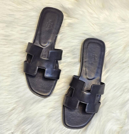 HERMES 
☘️ *SIZE  36  to 41 ☘️                                                                                                       
180 dhs✅

Zain224
♥️♥️♥️