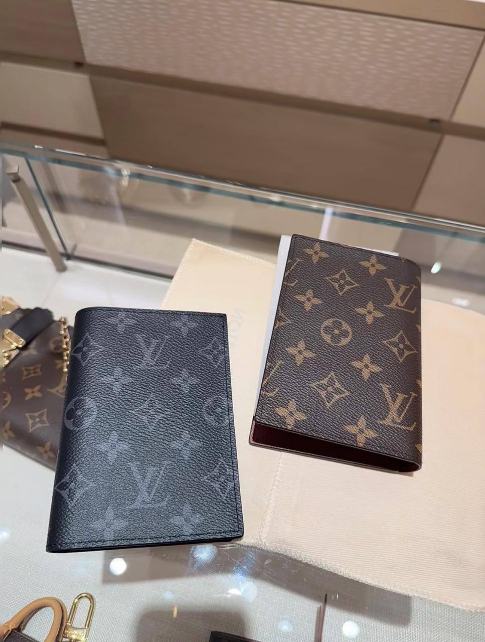 LV - Goyard
Wallets
 master 
passport holder
95 dhs✅

Zain33
♥️♥️♥️
