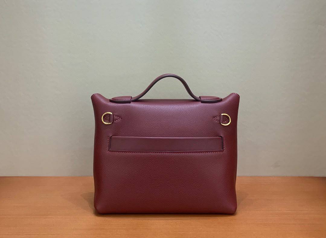 Hermes
maroon / etoupe / brown

Single rolled leather top handle

Classic, elegant and timeless🙂‍↔️

For Price 👇 WhatsApp✅
0568585901 
0507557372
0552275751 Owner Zain 👌

Zain325
♥️♥️♥️