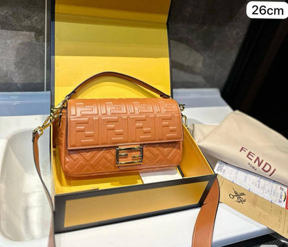 💗 Fendi Baguette
1️⃣ First quality +box🎁 
Size : 26 *15 cm
90 dhs✅
with box 🎁

Zain115
♥️♥️♥️