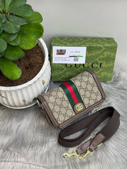 GUCCI
SIZE  ………20 CM 🥰
90 dhs✅

with box 🌷
🎁🎁🎁

Zain244
♥️♥️♥️