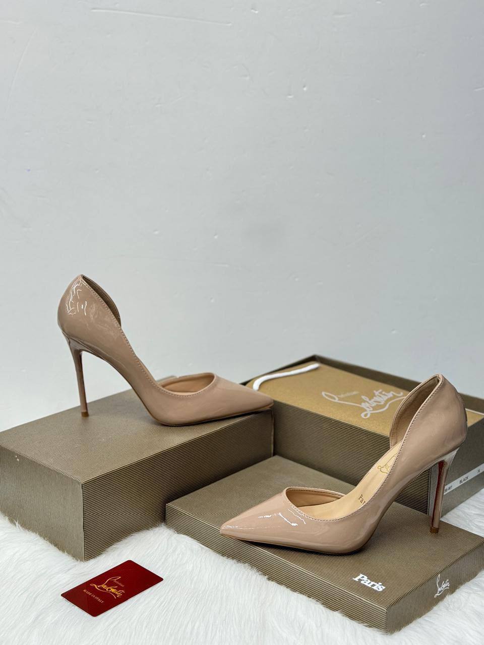 Christian Louboutin 
Size 36….41
120 dhs🇦🇪🇦🇪

Zain21
♥️♥️♥️