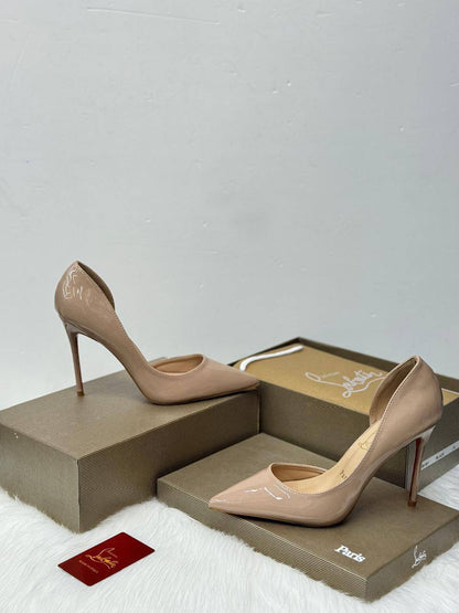 Christian Louboutin 
Size 36….41
120 dhs🇦🇪🇦🇪

Zain21
♥️♥️♥️
