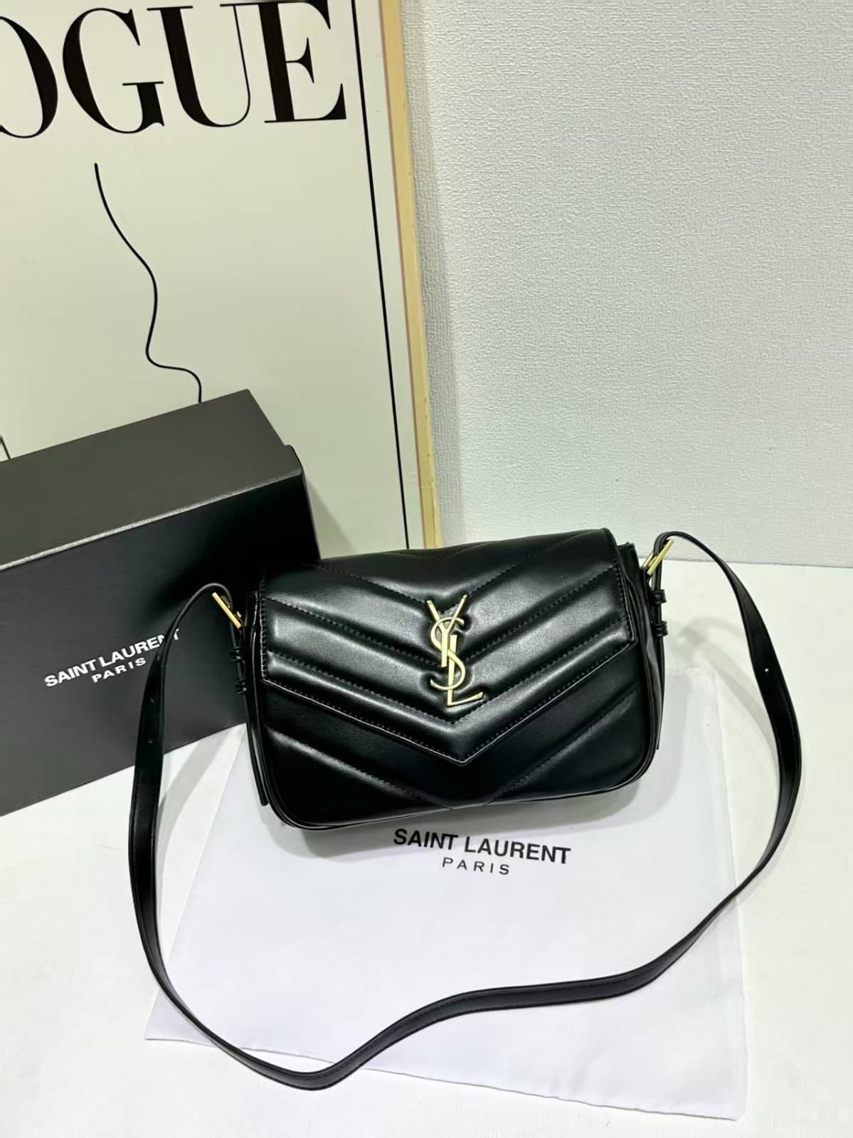 YSL

Best quality 
with box

115 dhs🇦🇪🇦🇪

size 26CM
Zain290
♥️♥️♥️