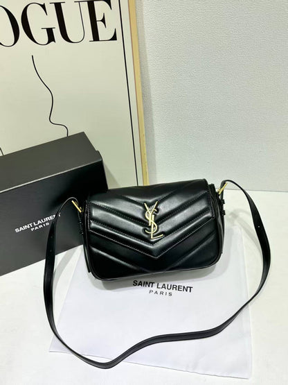 YSL

Best quality 
with box

115 dhs🇦🇪🇦🇪

size 26CM
Zain290
♥️♥️♥️