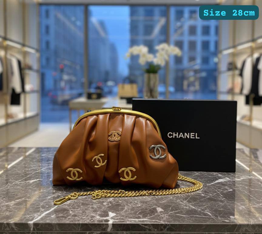 Chanel
Good quality 

with box 
🎁🎁🎁

115 dhs🪙🌺

Zain186
♥️♥️