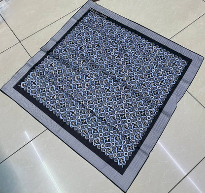 Silk square scarf 
40 dhs🪙💚

Zain93
♥️♥️♥️