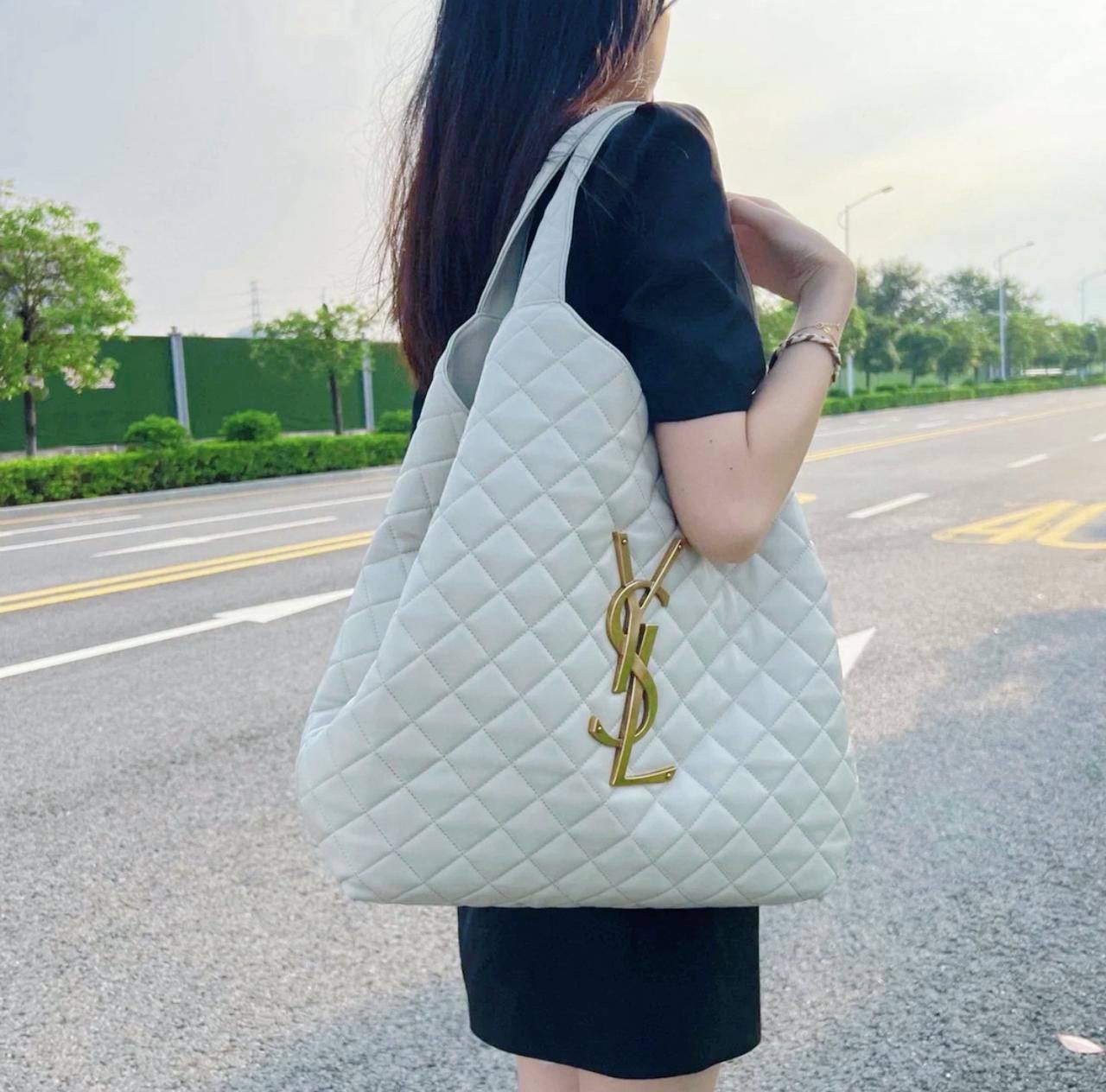 YSL NEW CAME GOOD QUALITY 50CM  
110 dhs🇦🇪🇦🇪

Zain295
♥️♥️♥️