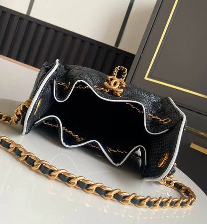 CHANEL 

RESTOCK 
HIGH QUALITY 
SMALL SIZE 

120 dhs🇦🇪🇦🇪

22 cm
Zain295
Zain39
♥️♥️♥️