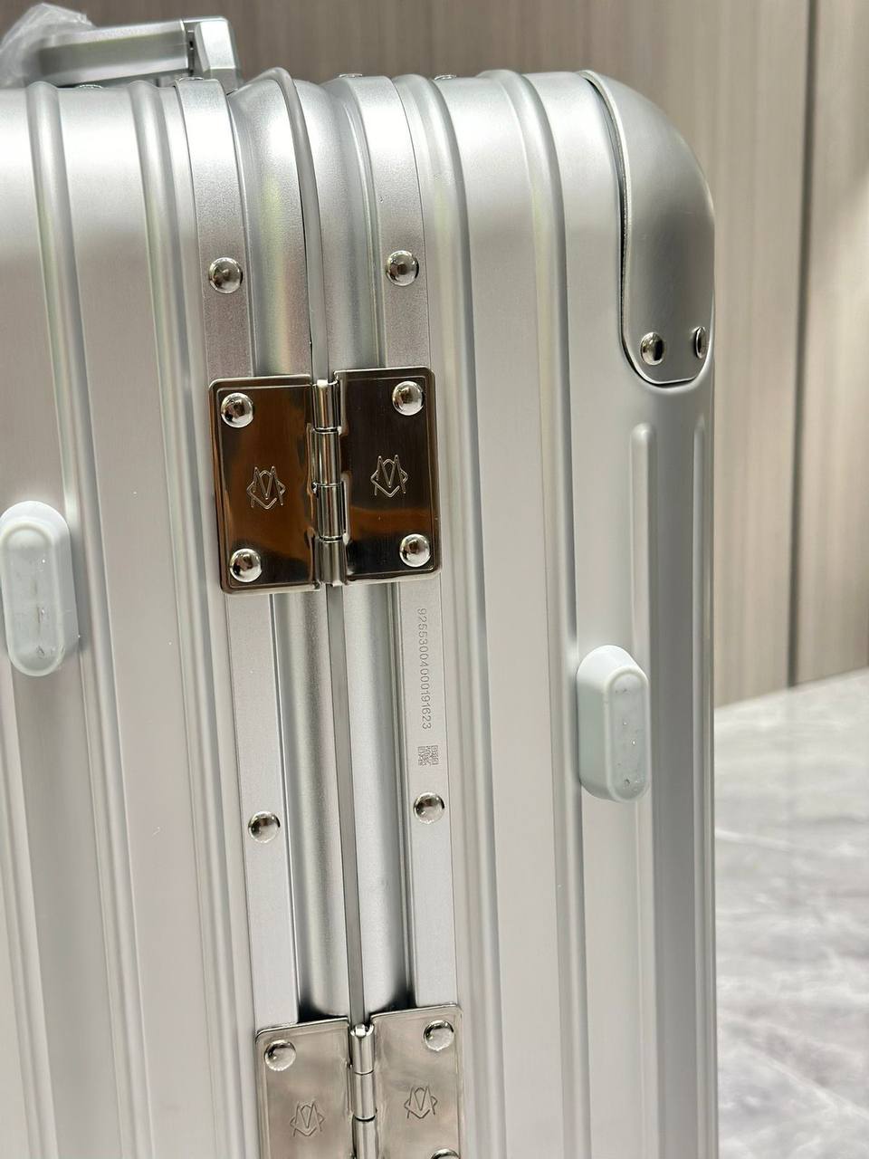 RIMOWA 
NEW CAME 
MASTER QUALITY 
BIG SIZE  100  DHS……🇦🇪
MEDUIM SIZE  850  DHS……🇦🇪
SMALL SIZE  750  DHS……🇦🇪

Zain39
♥️♥️♥️