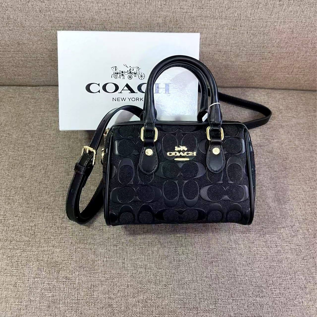 Coach

85 dhs❣️ 

high quality 

with box
🎁🎁🎁

Zain26
♥️♥️♥️