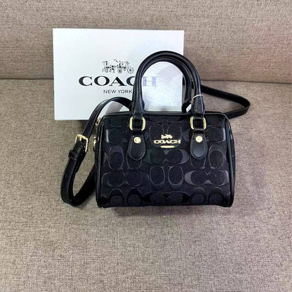 Coach

85 dhs❣️ 

high quality 

with box
🎁🎁🎁

Zain26
♥️♥️♥️