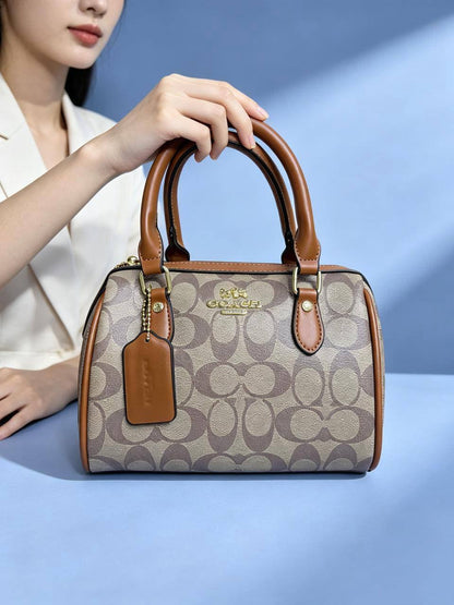 Coach Rowan

First quality + 🎁

Size : 21 * 16  cm
100 dhs🇦🇪🇦🇪

with box 🎁

Zain115
♥️♥️♥️