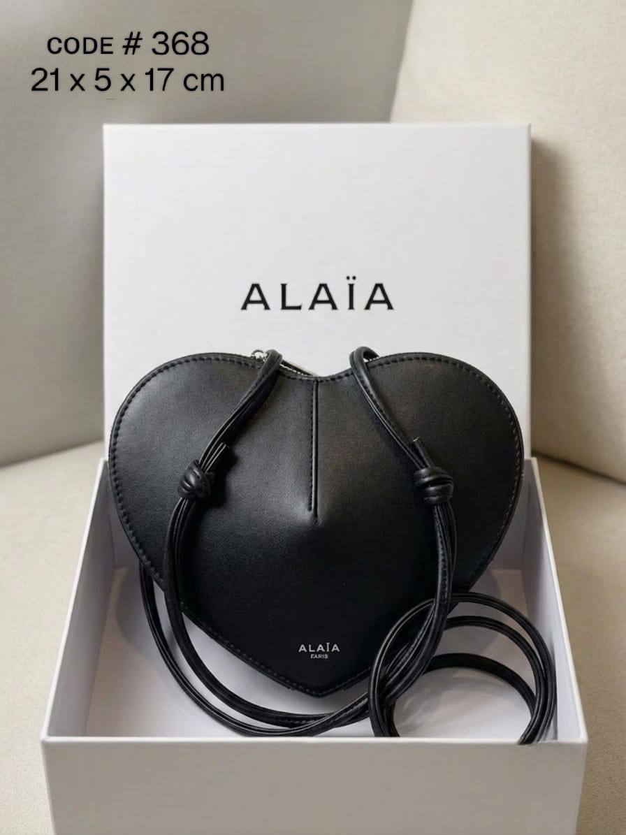 ALAIA ʟᴇ ᴄᴏᴇᴜʀ
ᴄʀᴏssʙᴏᴅʏ ʙᴀɢ
ʜᴇᴀʀᴛ- sʜᴀᴘᴇᴅ ᴅᴇsɪɢɴ
sɪʟᴠᴇʀ ʜᴀʀᴅᴡᴀʀᴇ
sɪᴢᴇ : 21 cm
ᴡɪᴛʜ BOX

130 dhs💓

Zain31
♥️♥️♥️