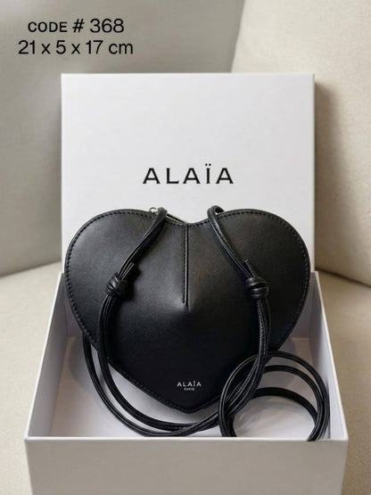 ALAIA ʟᴇ ᴄᴏᴇᴜʀ
ᴄʀᴏssʙᴏᴅʏ ʙᴀɢ
ʜᴇᴀʀᴛ- sʜᴀᴘᴇᴅ ᴅᴇsɪɢɴ
sɪʟᴠᴇʀ ʜᴀʀᴅᴡᴀʀᴇ
sɪᴢᴇ : 21 cm
ᴡɪᴛʜ BOX

130 dhs💓

Zain31
♥️♥️♥️