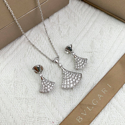 Bulgari Set
Necklace 
Earrings 
Master quality 🦋

125 dhs🇦🇪 normal box 📦

Zain48
♥️♥️♥️