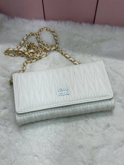 NEW CAME 
MIU MIU BAG
GOOD QUALITY 
45 dhs❣️

WITHBOX
🎁🎁🎁

SIZE- 20*12*3

Zain40
♥️♥️♥️