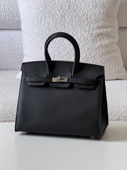 Hermes birkin epsom 25cm💕master quality😍

with box❤️
🎁🎁🎁

440 dhs🪙💚

Zain52
♥️♥️♥️