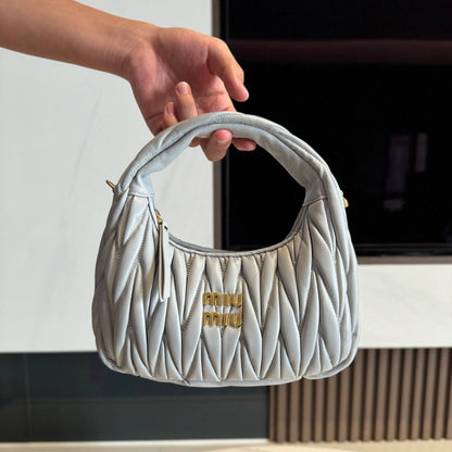 Brand: Miu MiU
Model:Wander Matelassé Hobo Bag
Material:Matelasse Kappa Leather
Hardware:Gold-tone metal
Closure:Zipper closure
Handle:Single top handle
Style:Mini Hobo Bag
Size:20cm
Quality:super master👌🏼🧶

For Price 👇 WhatsApp✅
0568585901 
050755737