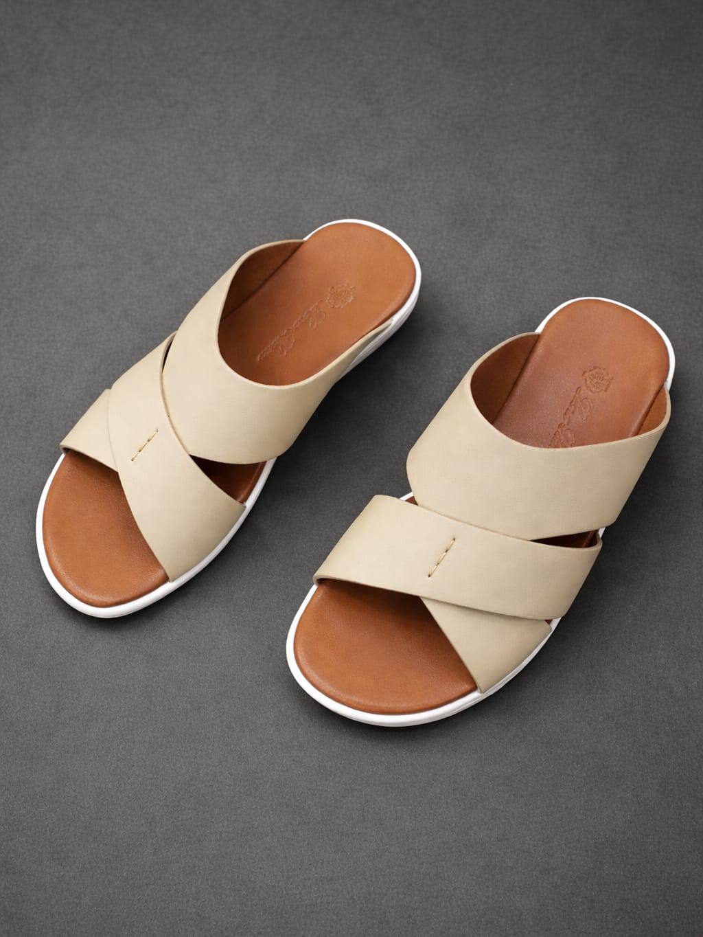 Loro Piano Men Sandal Good Quality With Box and Bag

190 dhs🌺

*SIZES : 39 to 46*

Zain58
♥️♥️♥️