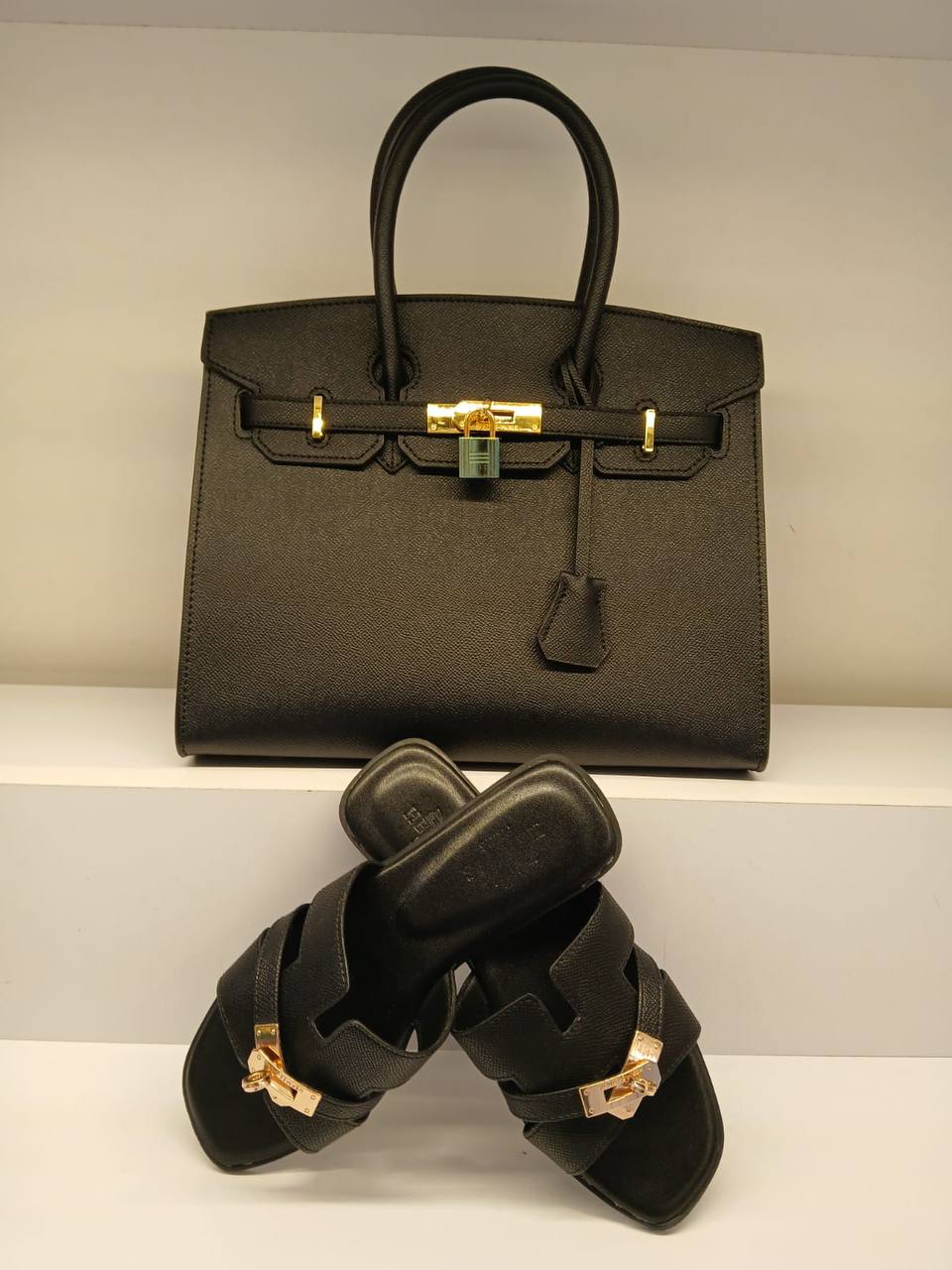 Hermes Set
Size 30cm  
size Size 36….41
170 dhs✅

Zain161
♥️♥️♥️