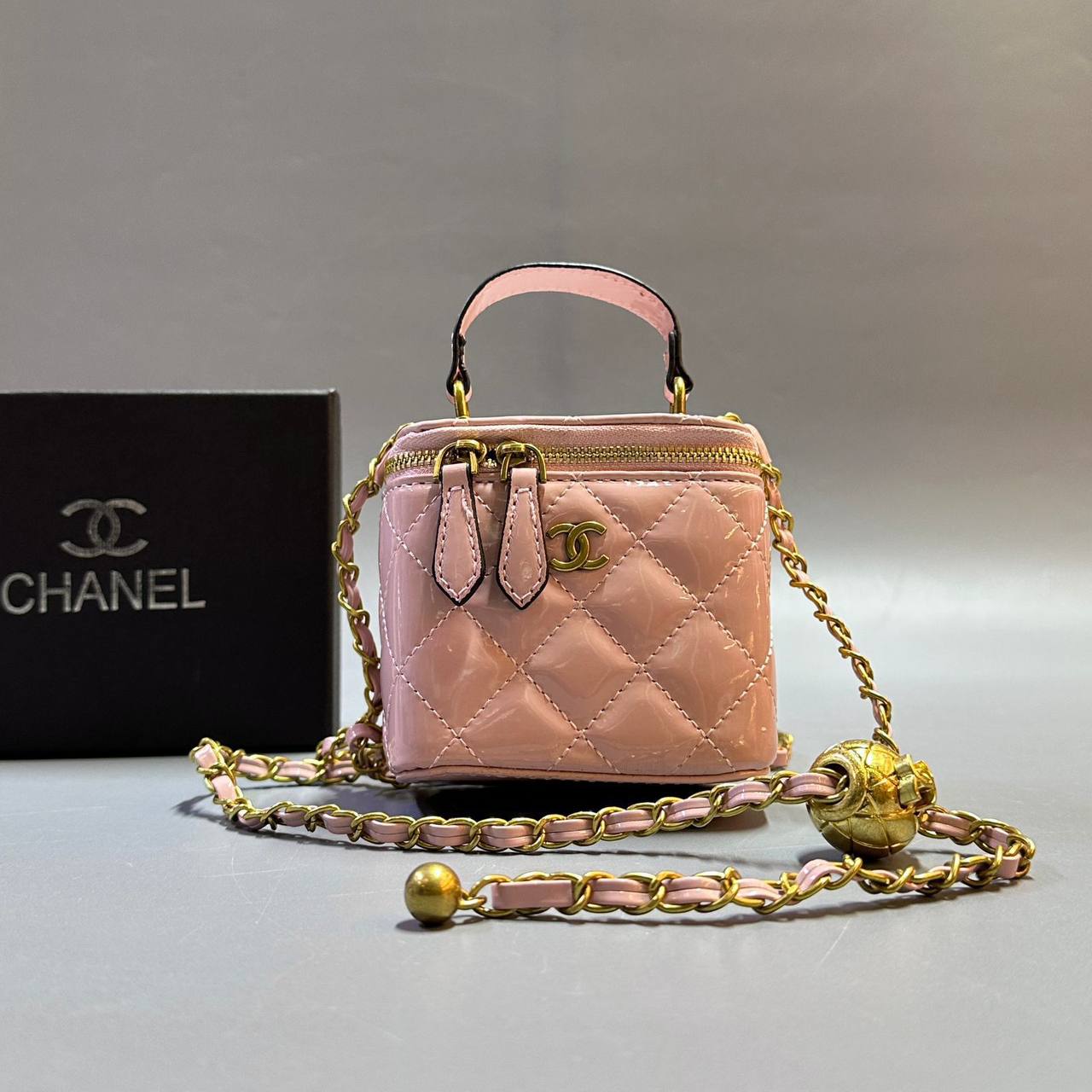 CHANEL
 GOOD QUALITY 
WITH BOX  
90 dhs✅
SIZE: 11cm

Zain295
♥️♥️♥️